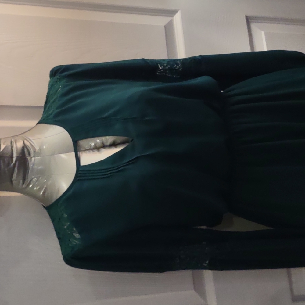 Emerald green above the knee dress - Picture 2 of 11